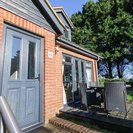 Rookley Lake Cottage เวนท์เนอร์ ภายนอก รูปภาพ