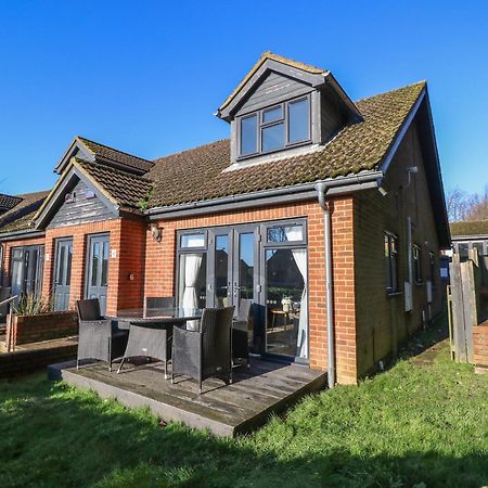 Rookley Lake Cottage เวนท์เนอร์ ภายนอก รูปภาพ