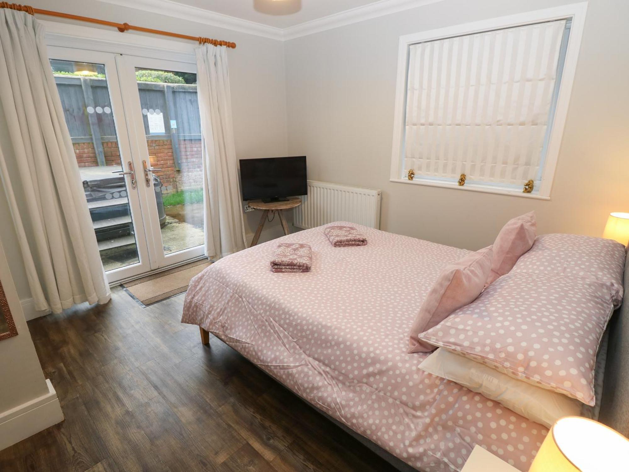 Rookley Lake Cottage เวนท์เนอร์ ภายนอก รูปภาพ