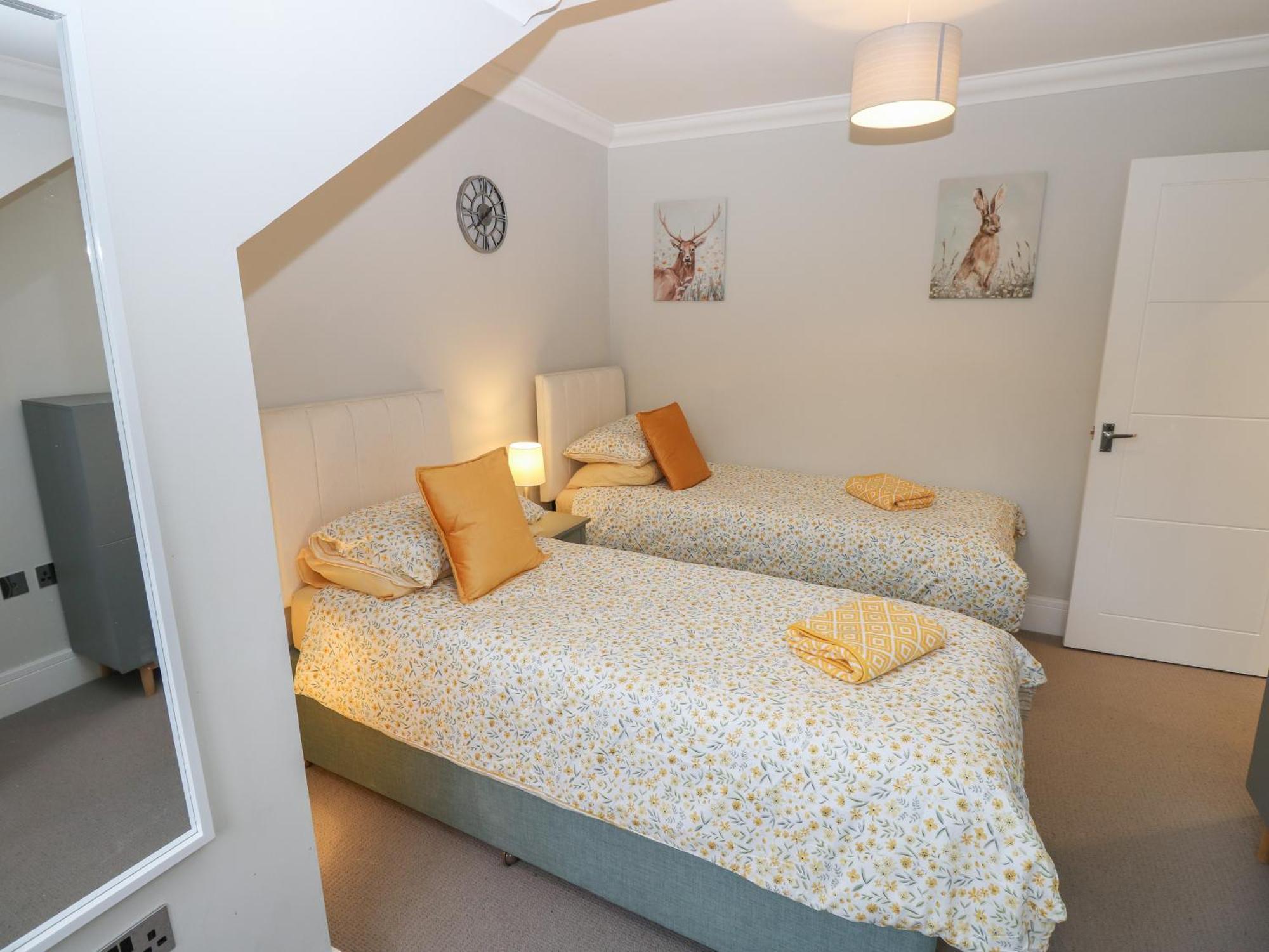 Rookley Lake Cottage เวนท์เนอร์ ภายนอก รูปภาพ
