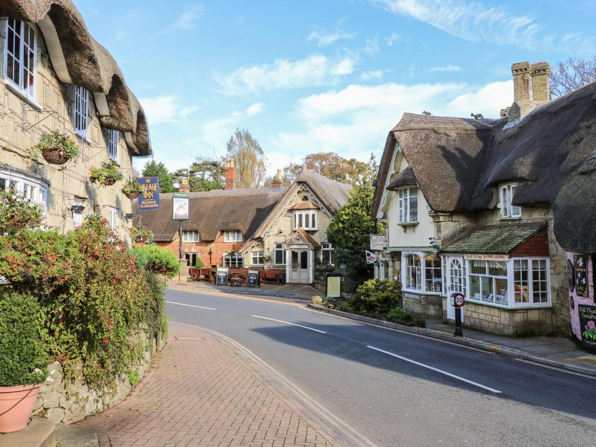 Rookley Lake Cottage เวนท์เนอร์ ภายนอก รูปภาพ