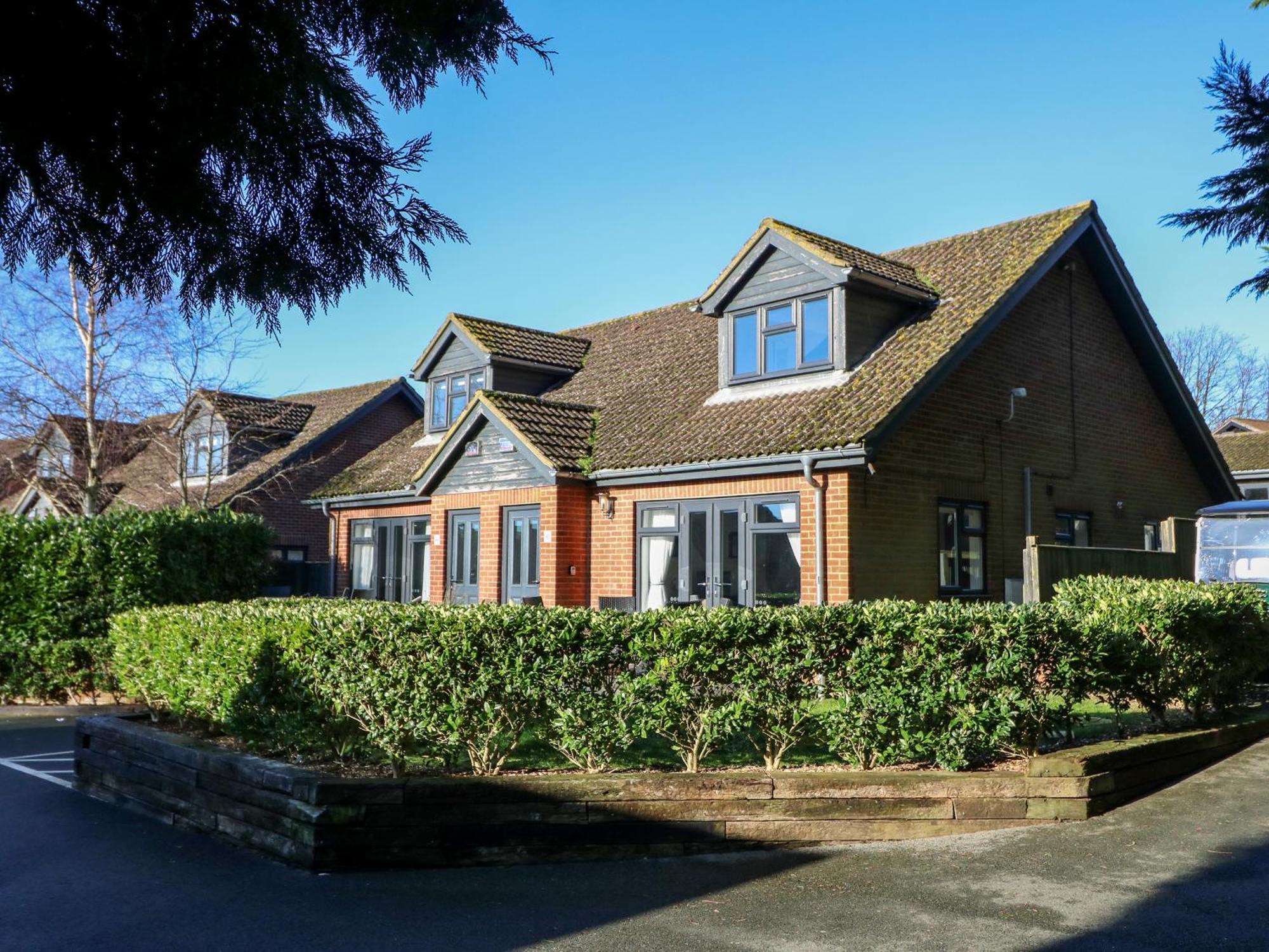 Rookley Lake Cottage เวนท์เนอร์ ภายนอก รูปภาพ