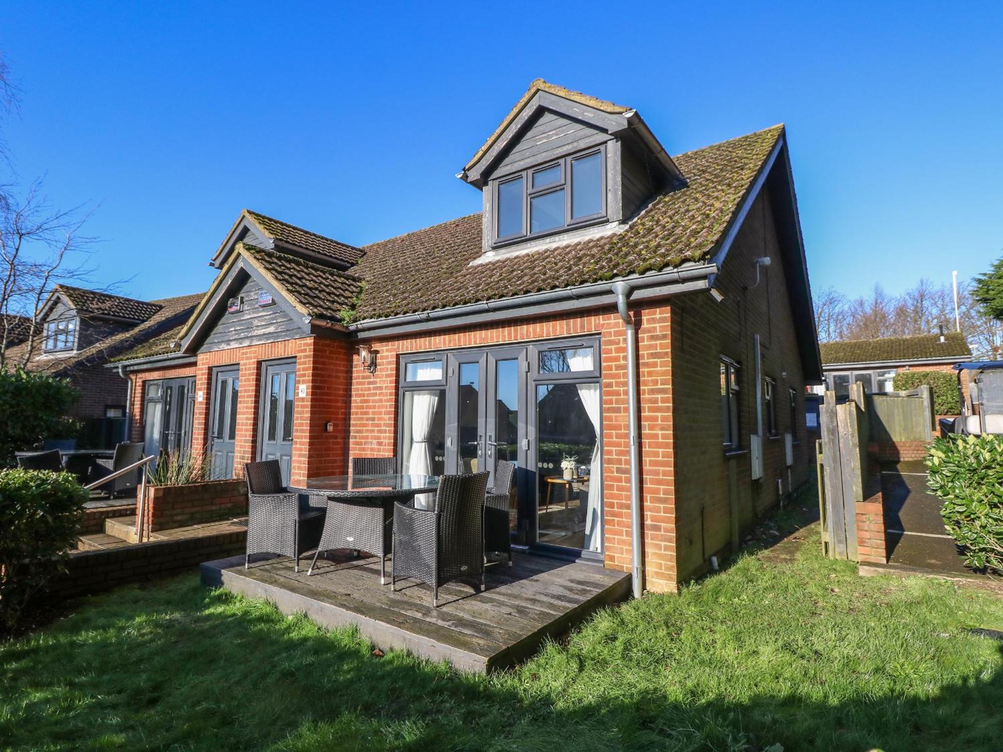 Rookley Lake Cottage เวนท์เนอร์ ภายนอก รูปภาพ